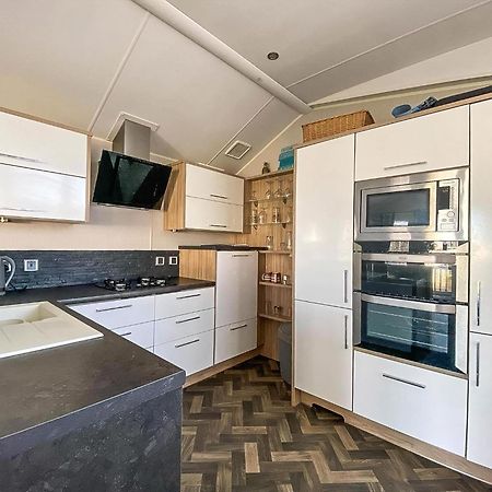 Luxury Caravan At Seaview Holiday Park In Kent Ref 47034Pb Whitstable Extérieur photo