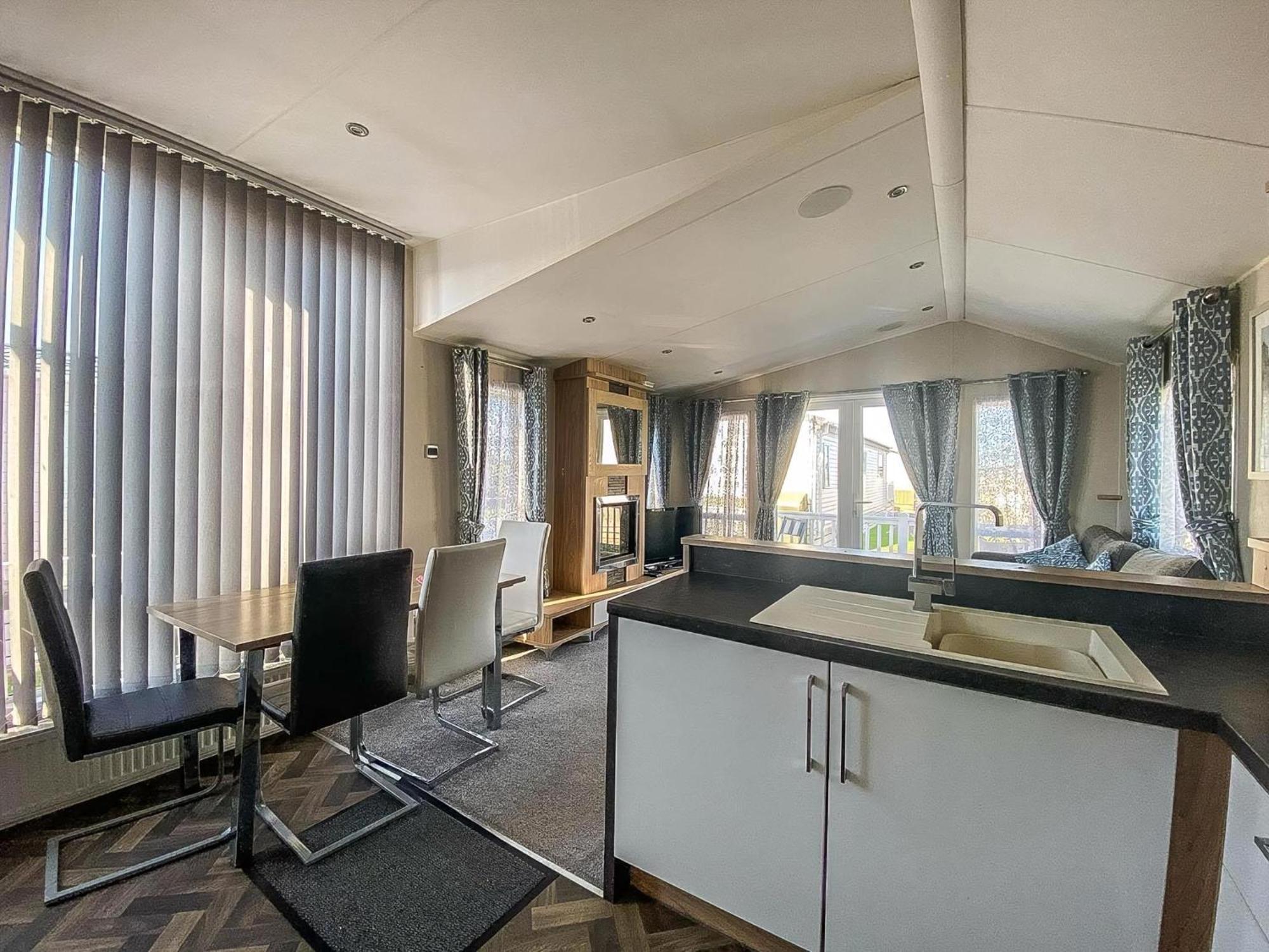 Luxury Caravan At Seaview Holiday Park In Kent Ref 47034Pb Whitstable Extérieur photo